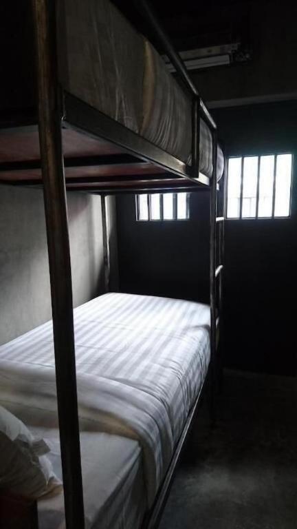 Sook Station Hostel กรุงเทพมหานคร ภายนอก รูปภาพ