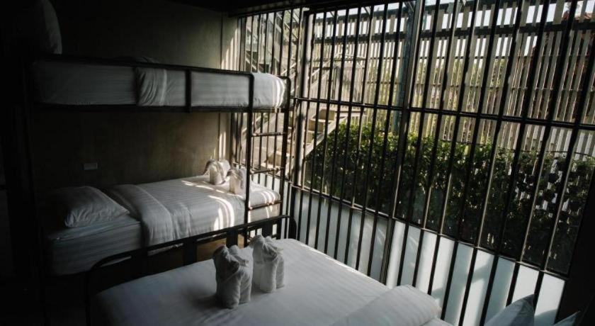 Sook Station Hostel กรุงเทพมหานคร ภายนอก รูปภาพ